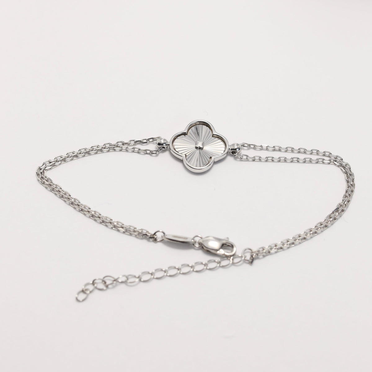 Radiant Engraved Clover Jewelry Set | 925 Sterling Silver Earrings & Bracelet — Срібний комплект з гравіюванням